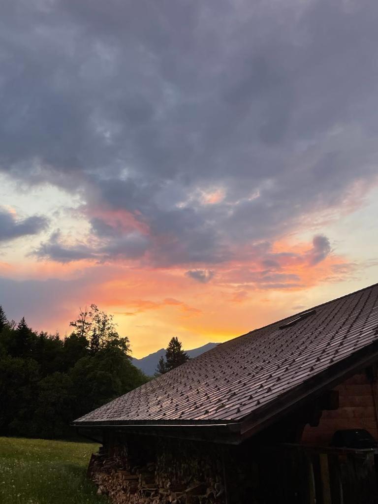 Chalet Mit Alpenambiente Axalp เบรียนส์ ภายนอก รูปภาพ